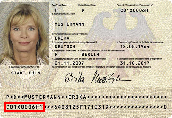 Auf dem alten Reisepass finden Sie die Ausweisnummer auf der Vorderseite, die erste Nummer der untersten Zeile.